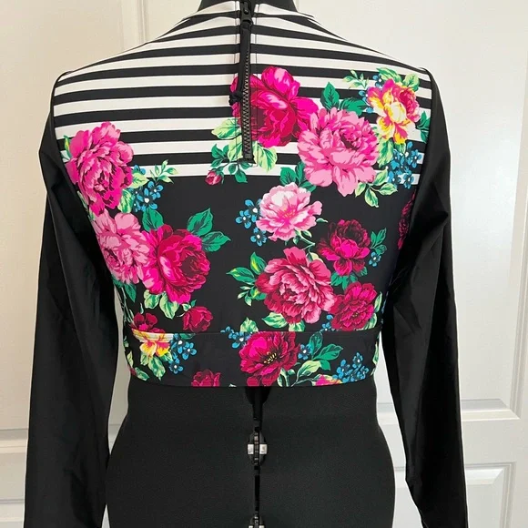 TORRID Rashguard - Picture 3 of 5